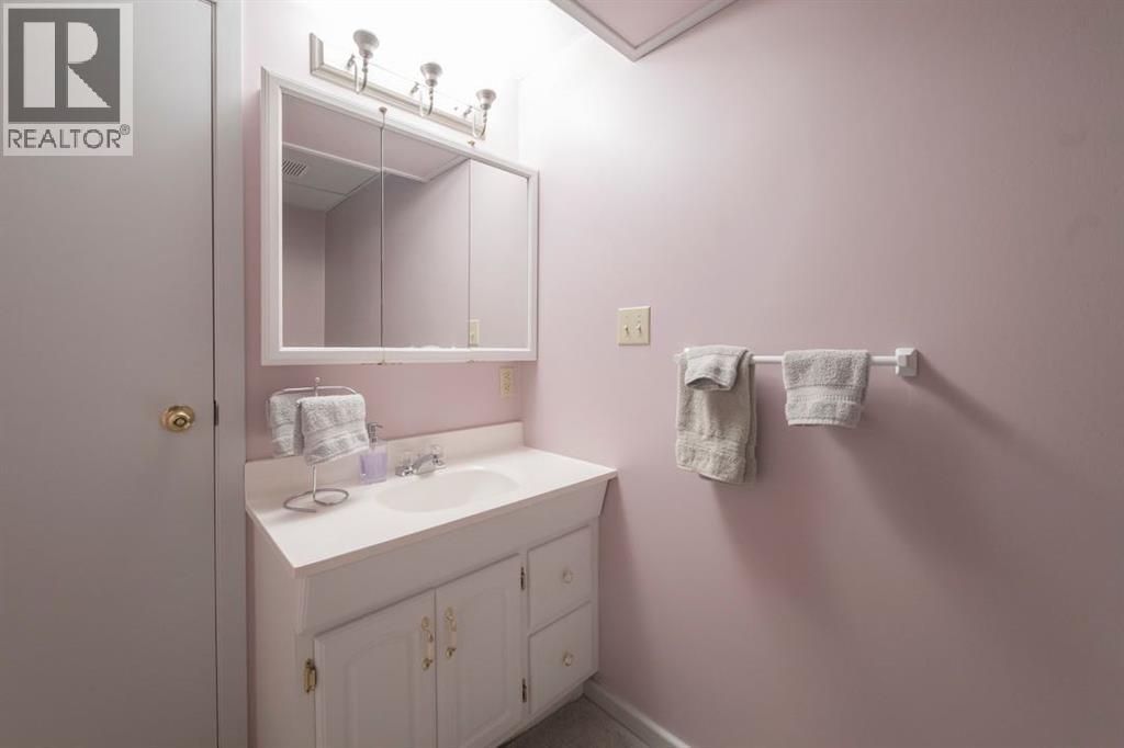 100 Caldwell Crescent — photo 38