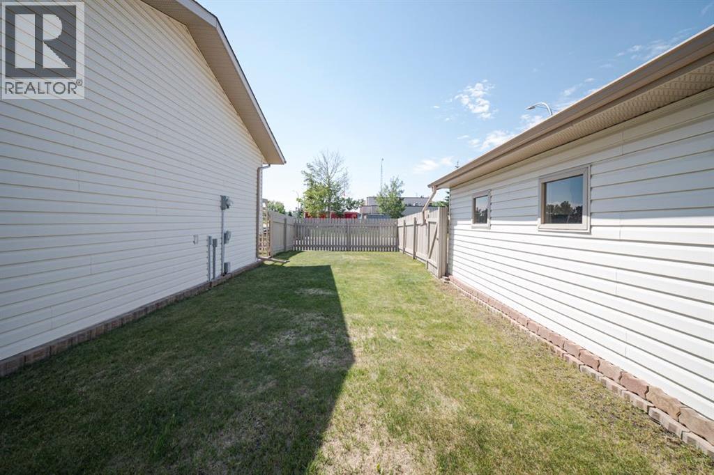 100 Caldwell Crescent — photo 45