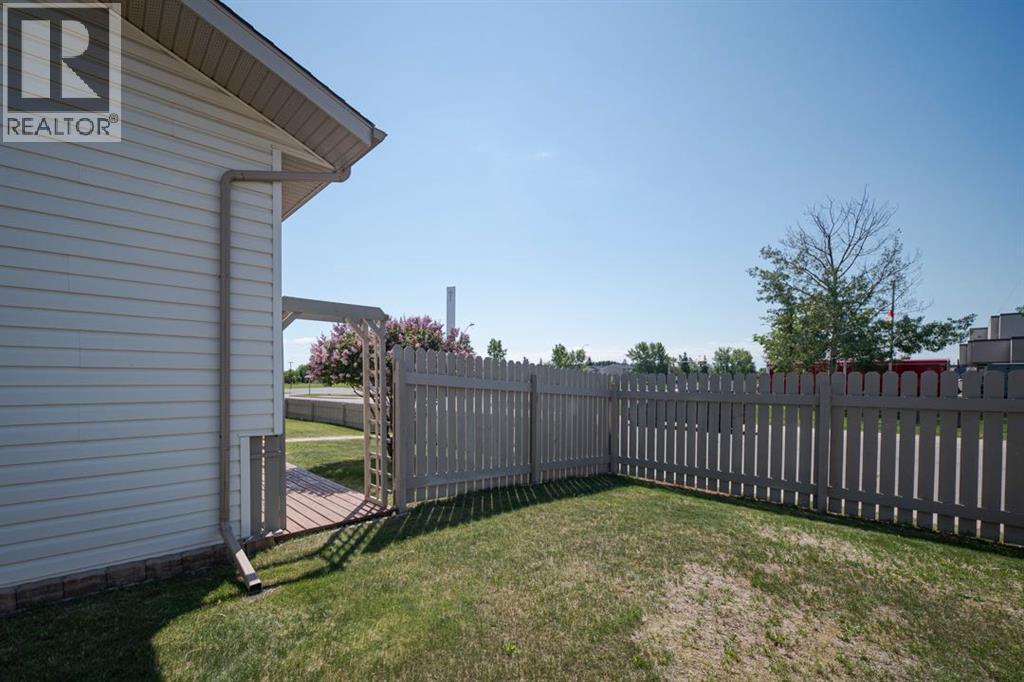 100 Caldwell Crescent — photo 46