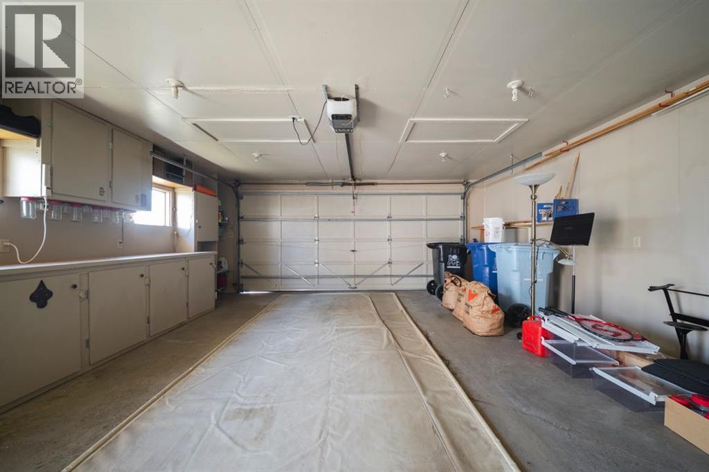 100 Caldwell Crescent — photo 47