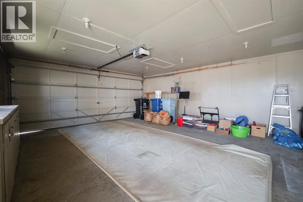 100 Caldwell Crescent — photo 48