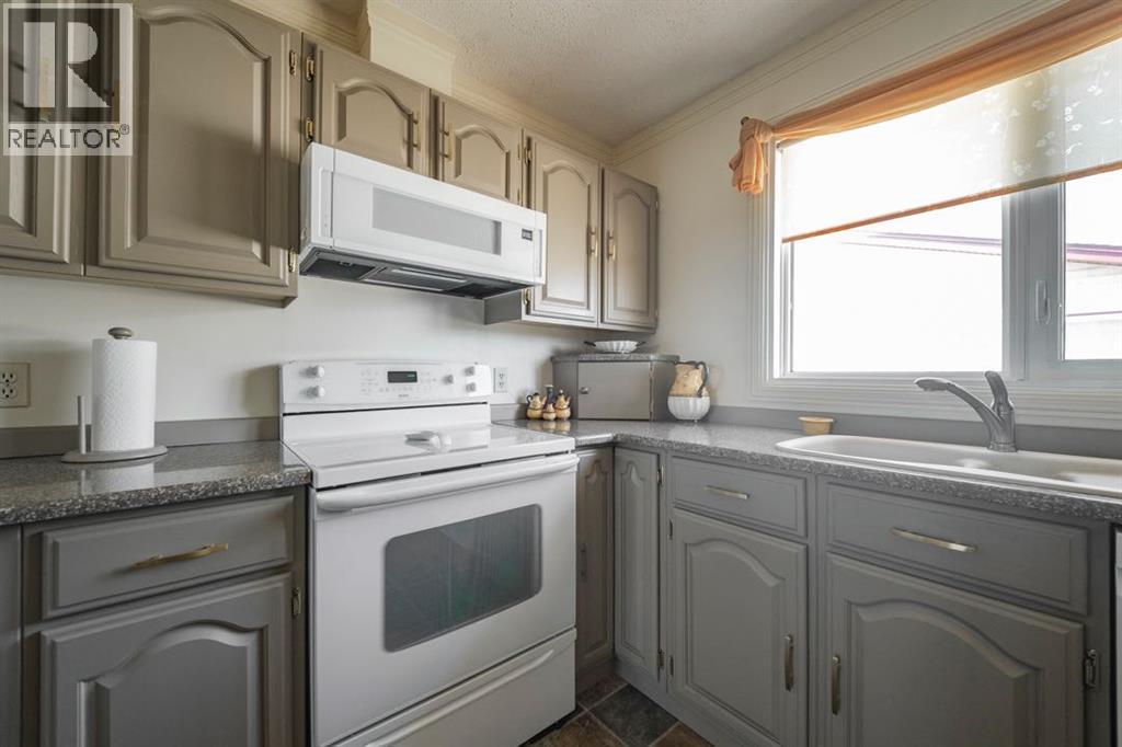 100 Caldwell Crescent — photo 9