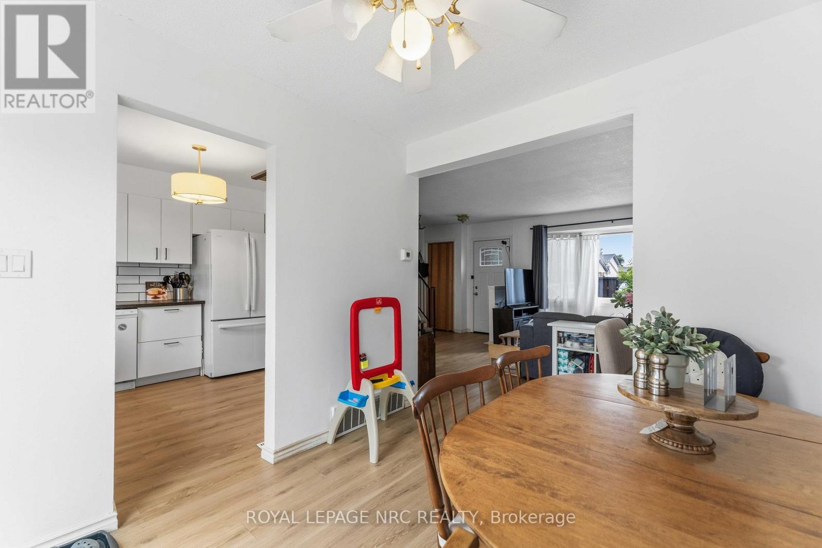 27 CANTERBURY DRIVE - 10