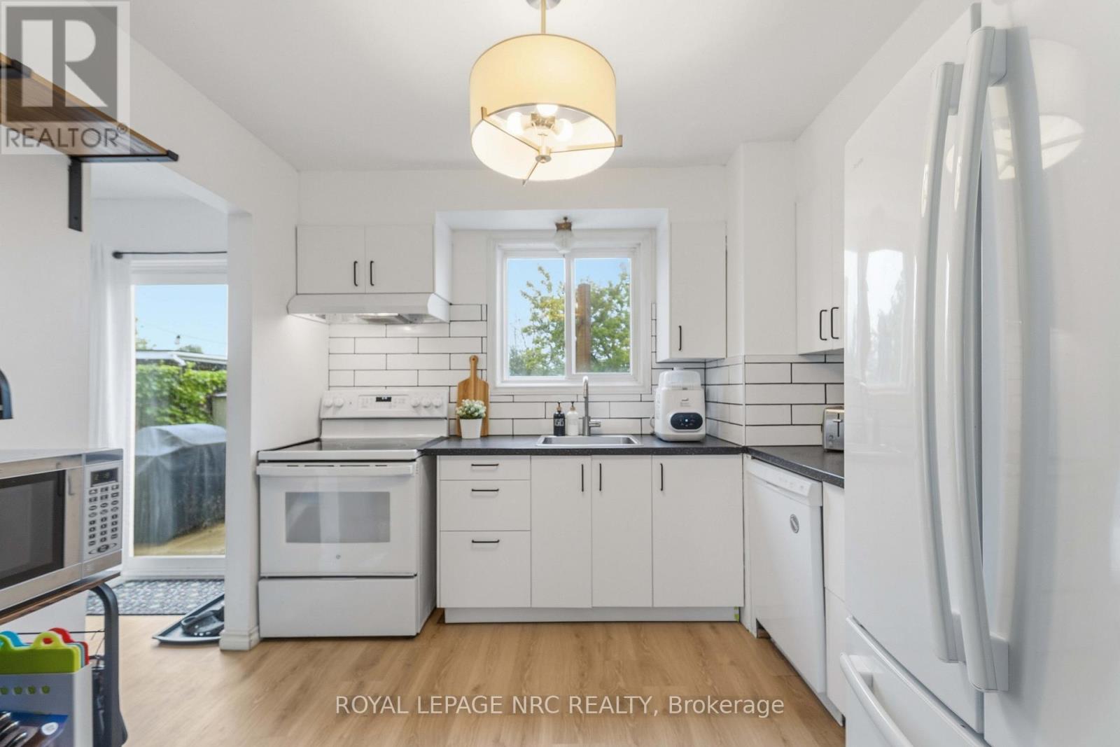 27 CANTERBURY DRIVE - 12