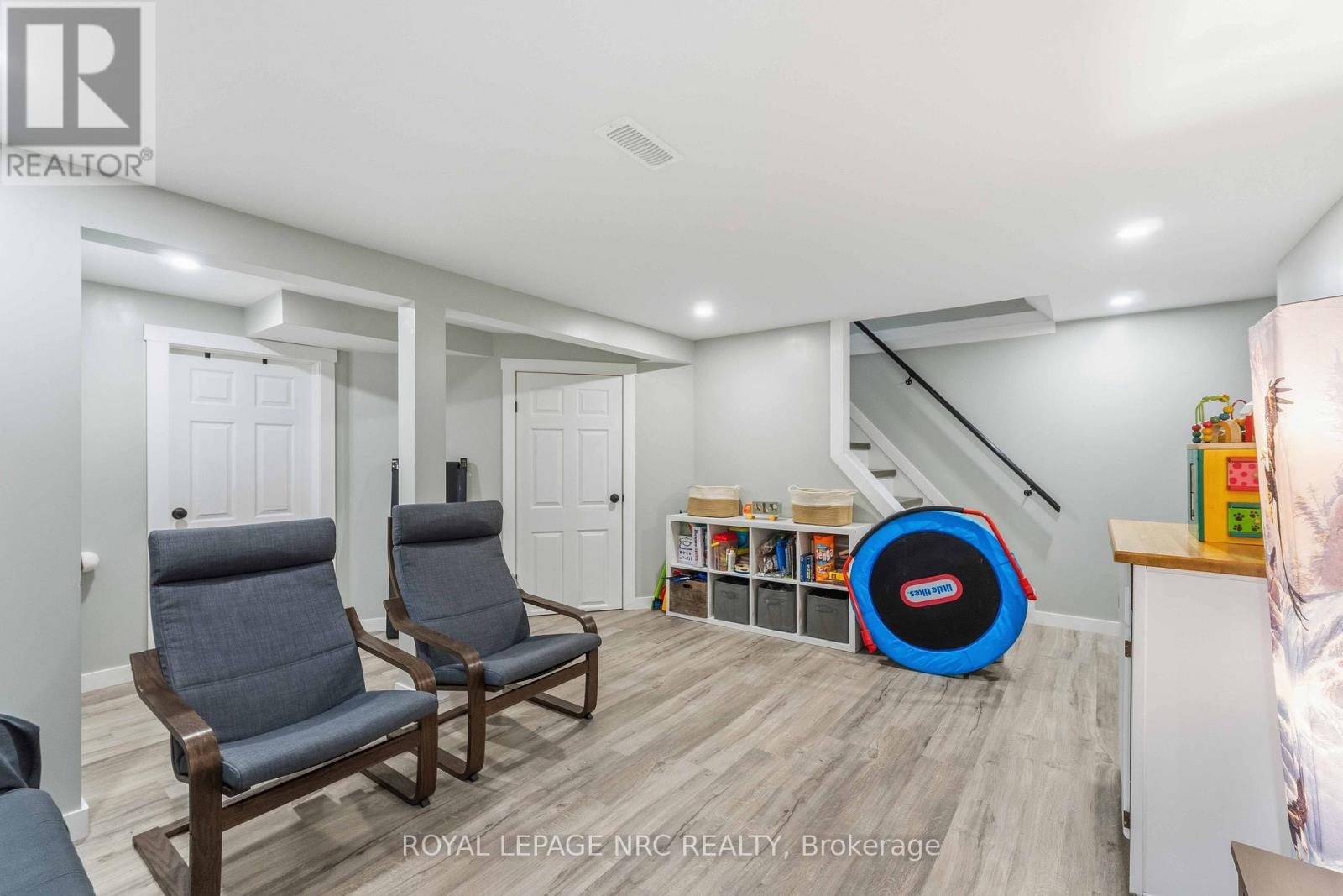 27 CANTERBURY DRIVE - 22