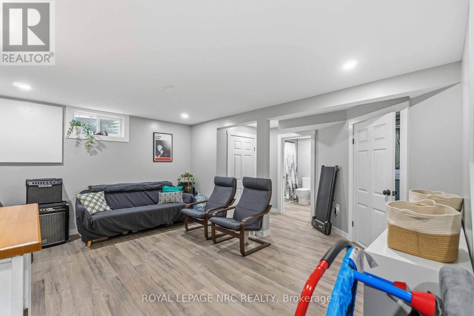 27 CANTERBURY DRIVE - 24