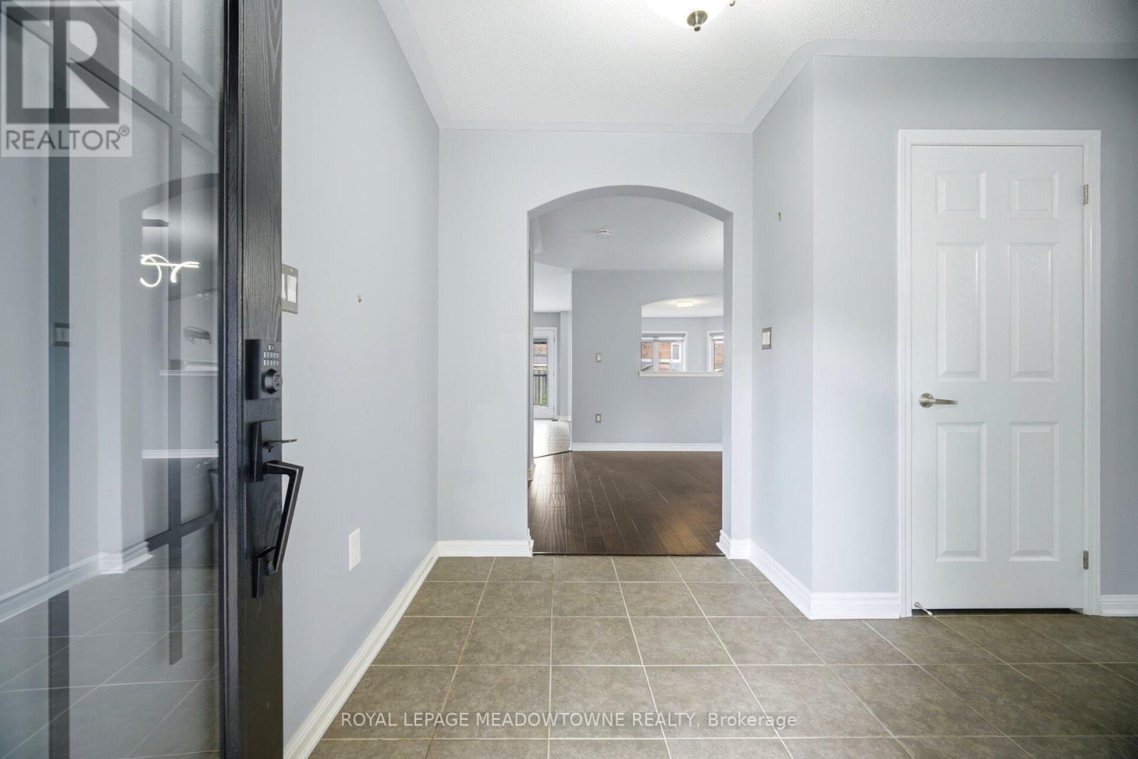 214 JOHN W. TAYLOR AVENUE W - 6