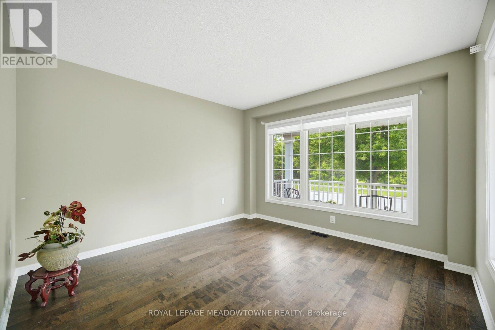 214 JOHN W. TAYLOR AVENUE W - 8