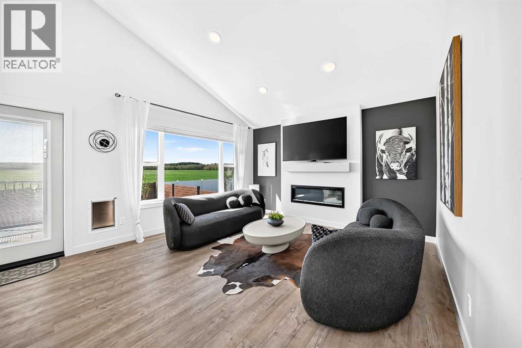 14 Ian Way — photo 11