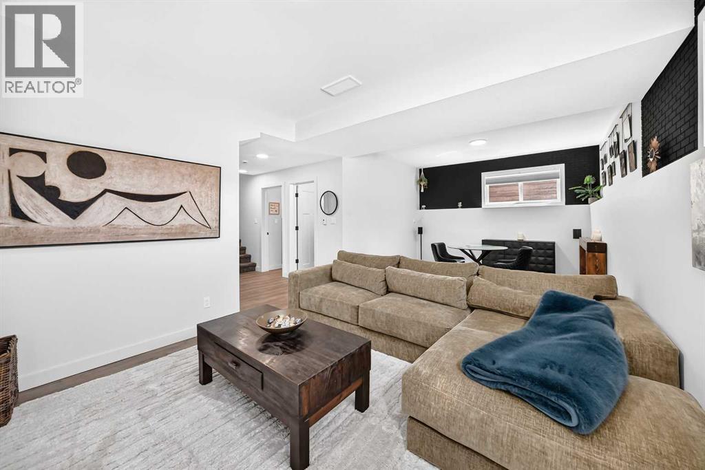14 Ian Way — photo 23
