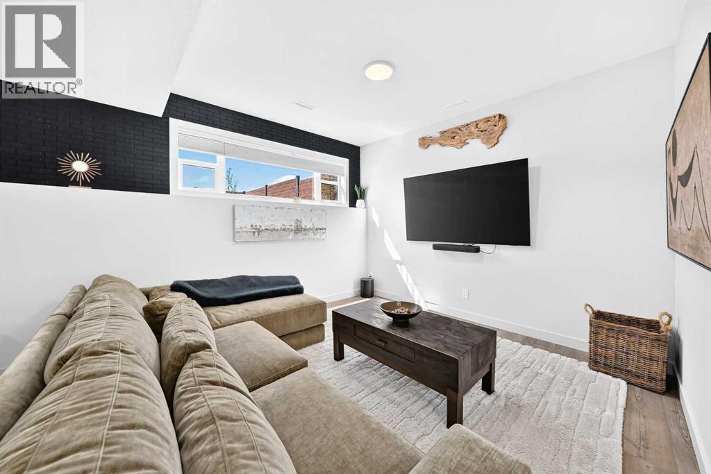 14 Ian Way — photo 24