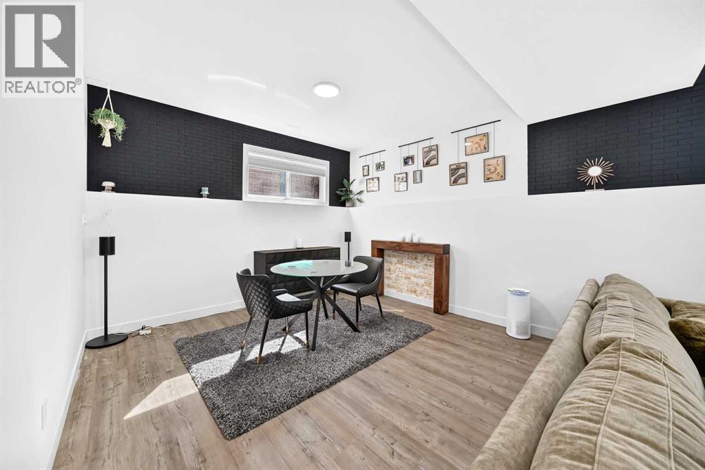 14 Ian Way — photo 25