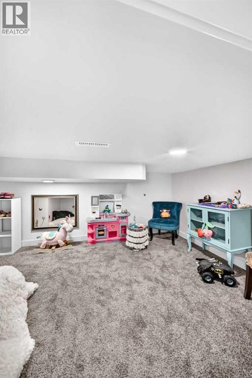 14 Ian Way — photo 29