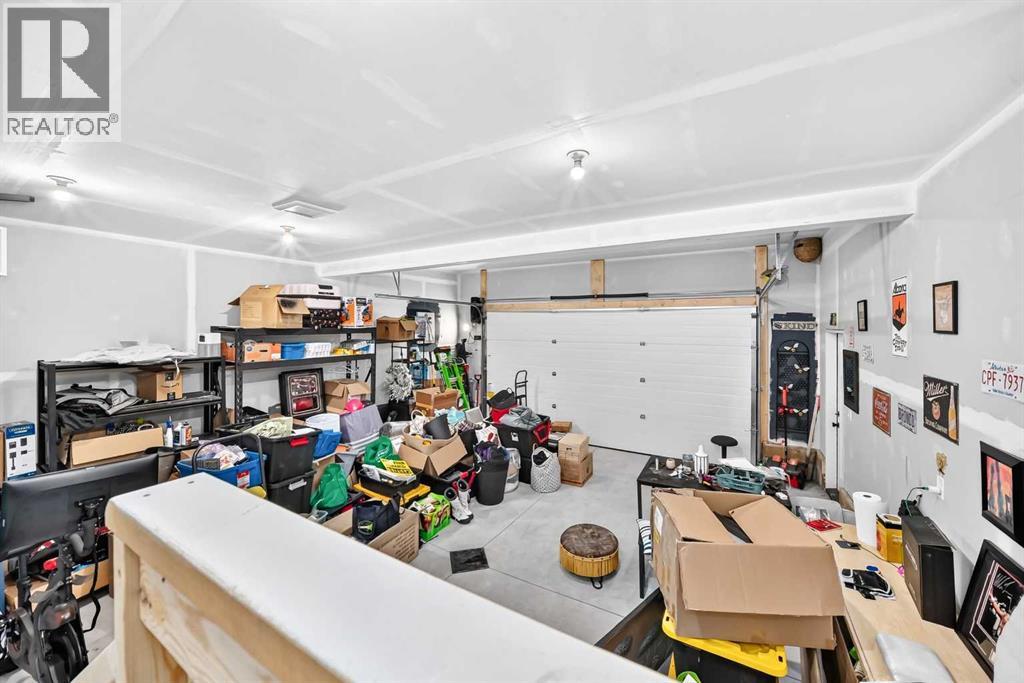 14 Ian Way — photo 32