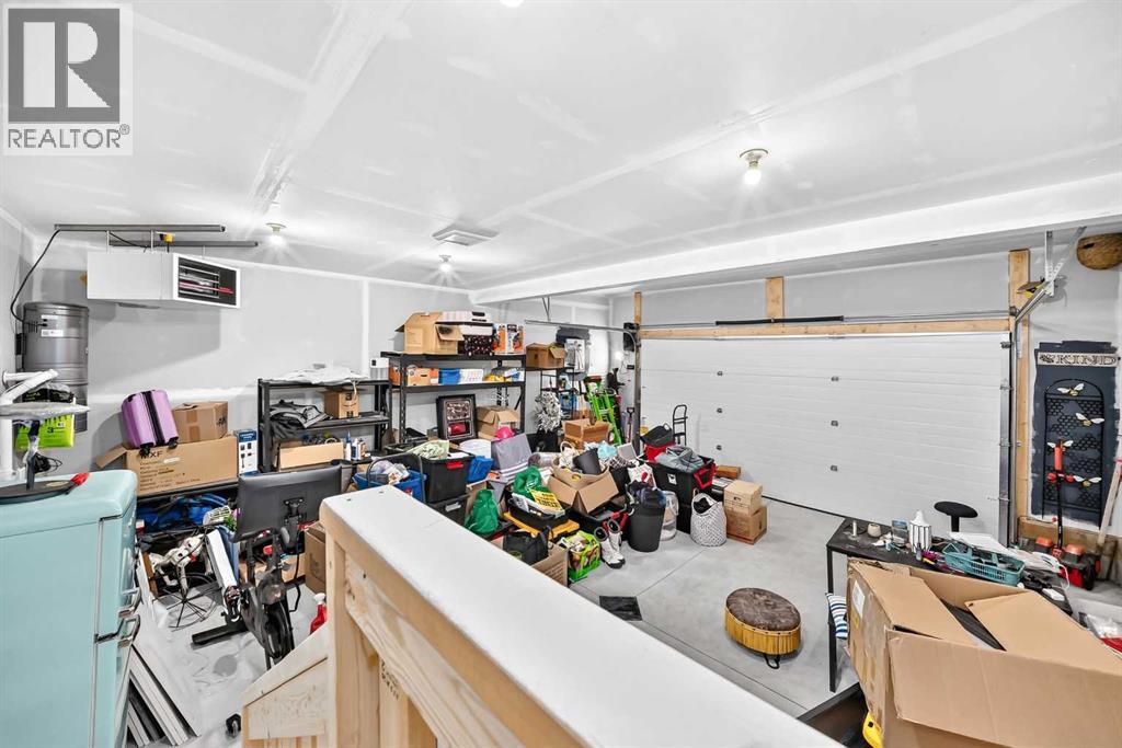 14 Ian Way — photo 33