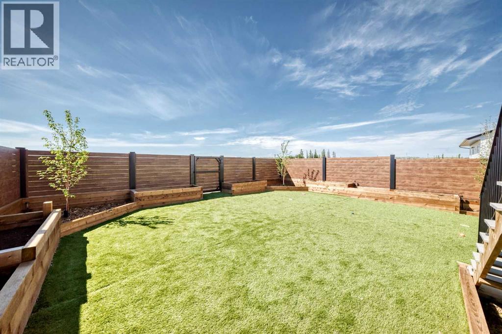 14 Ian Way — photo 37