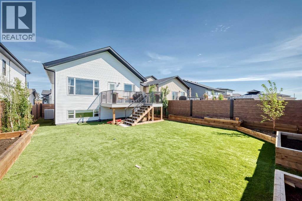 14 Ian Way — photo 39