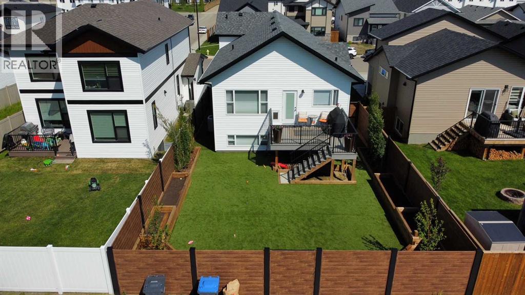 14 Ian Way — photo 40