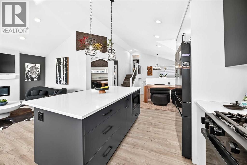 14 Ian Way — photo 8