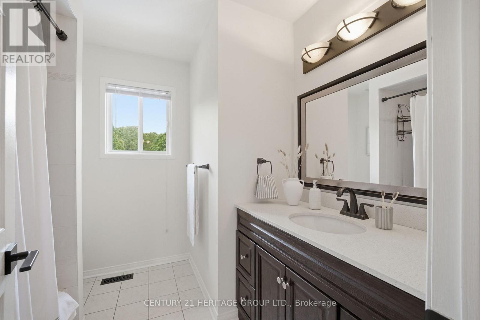 28 TAYWOOD COURT - 27