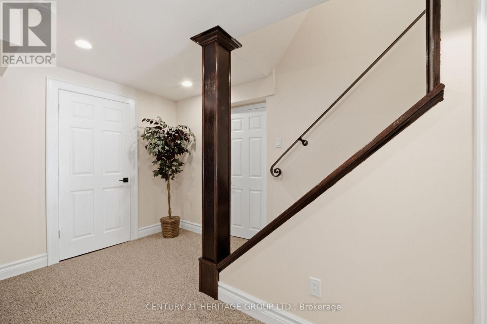 28 TAYWOOD COURT - 31