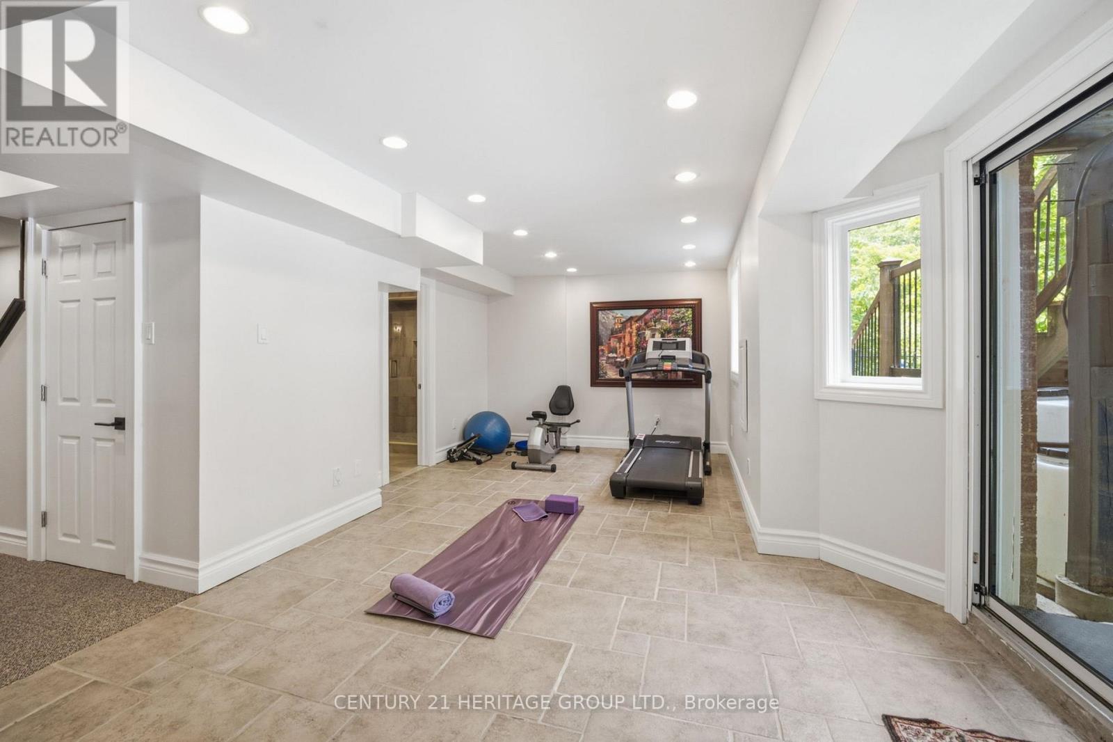 28 TAYWOOD COURT - 34