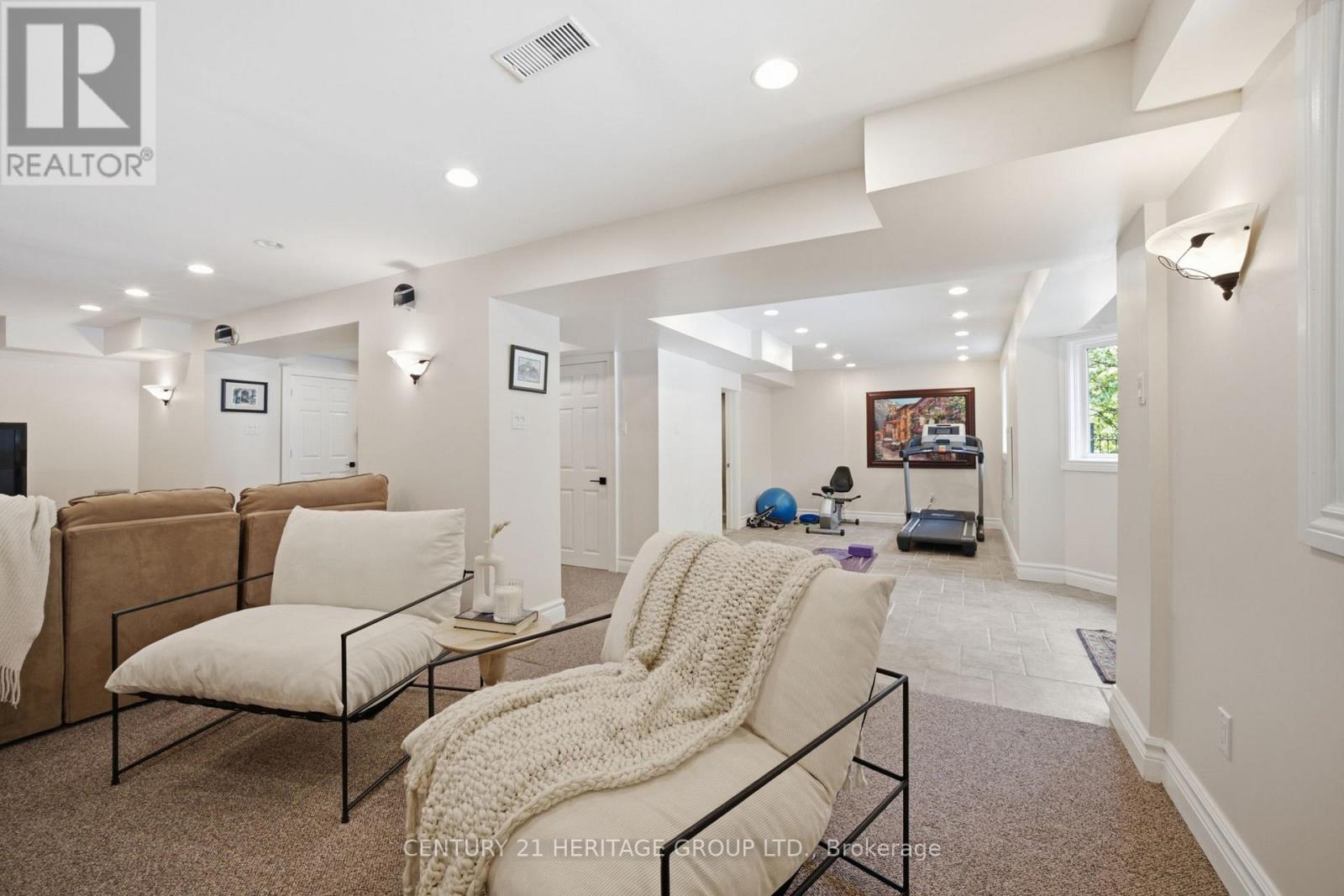 28 TAYWOOD COURT - 37