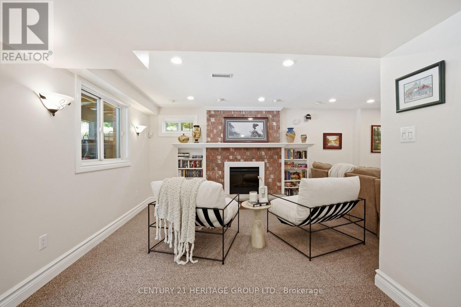 28 TAYWOOD COURT - 38
