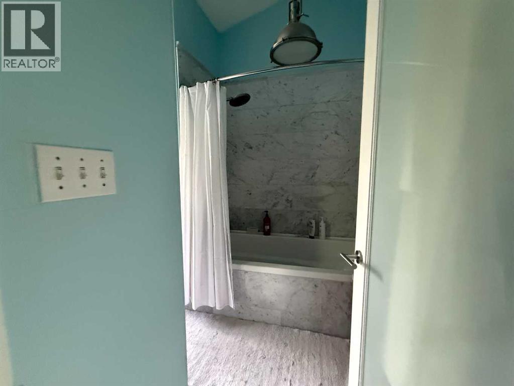 1141 Regent Crescent NE — photo 14