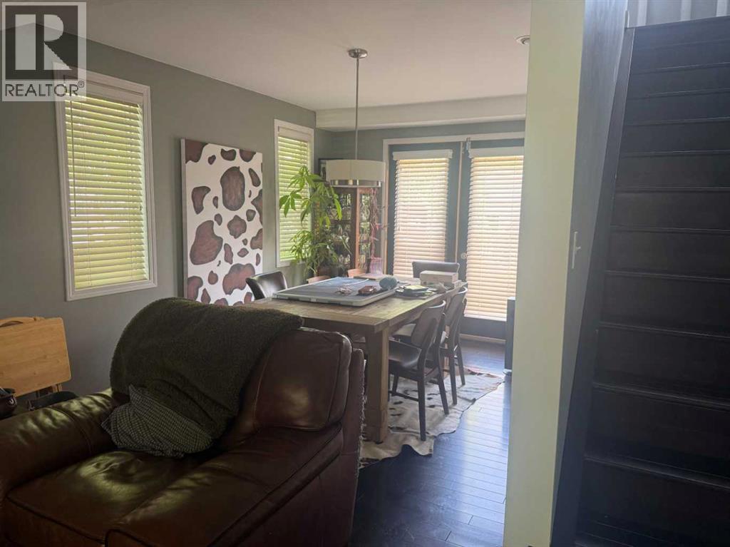 1141 Regent Crescent NE — photo 6