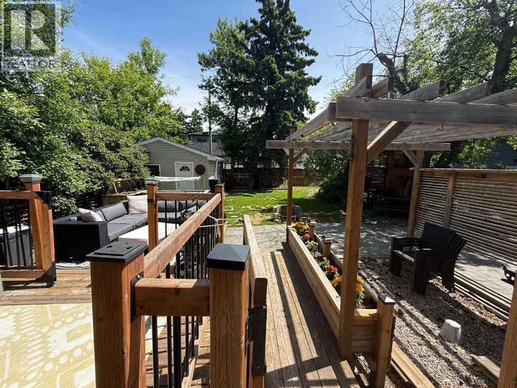 1141 Regent Crescent NE — photo 8