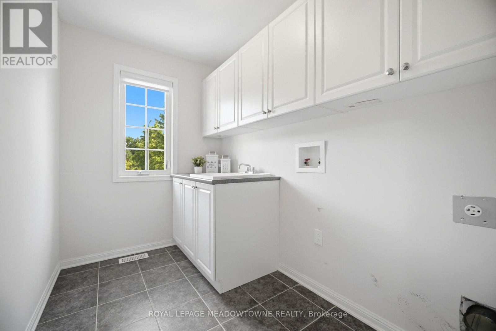 214 JOHN W. TAYLOR AVENUE W - 40