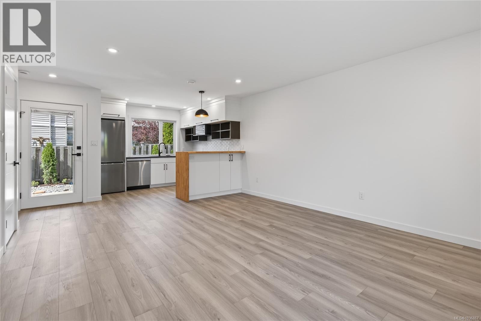#5 1590 Piercy Ave - 8