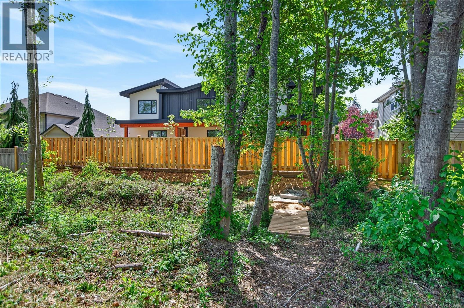 #5 1590 Piercy Ave - 26