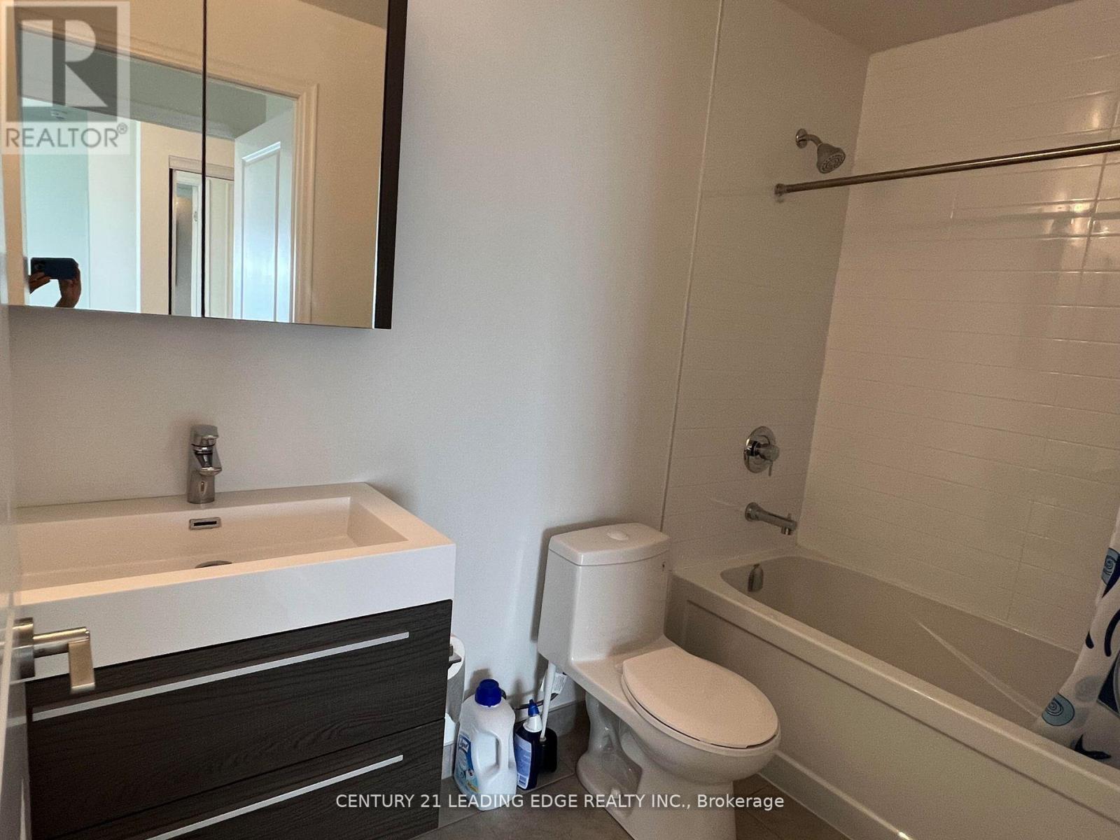 #1215 10 ROUGE VALLEY DRIVE W - 18