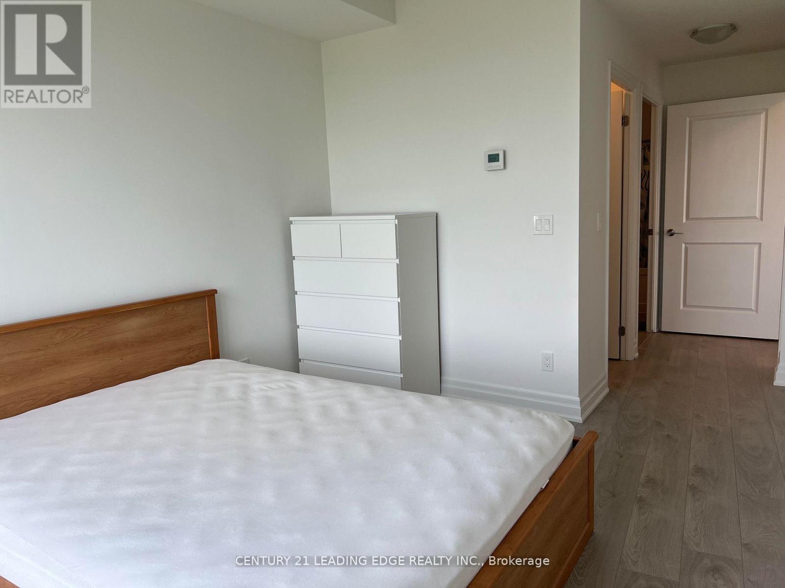 #1215 10 ROUGE VALLEY DRIVE W - 21