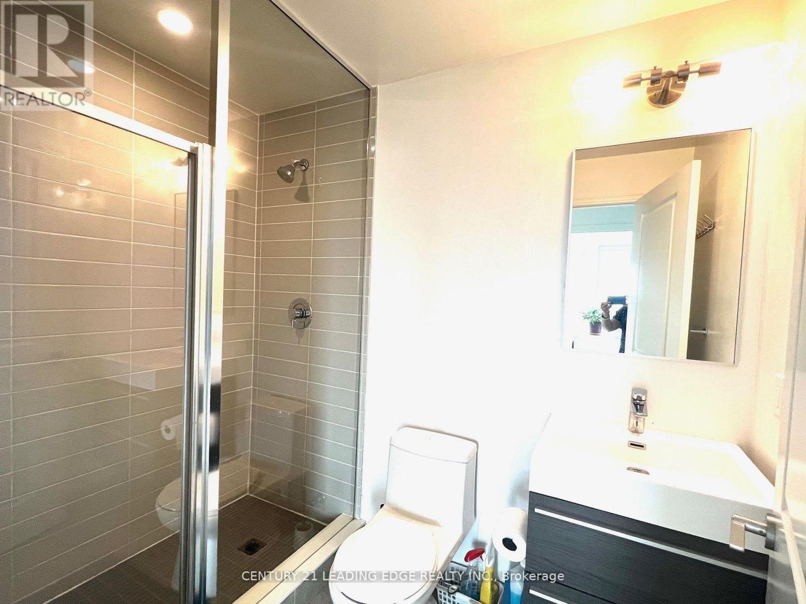 #1215 10 ROUGE VALLEY DRIVE W - 27