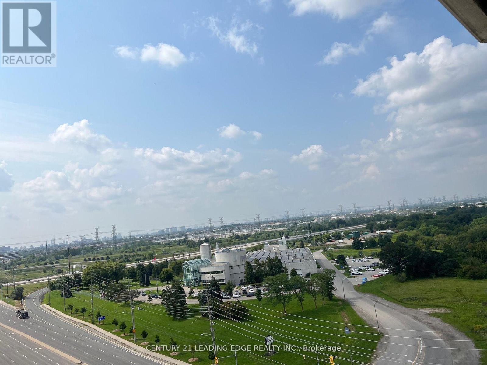 #1215 10 ROUGE VALLEY DRIVE W - 32
