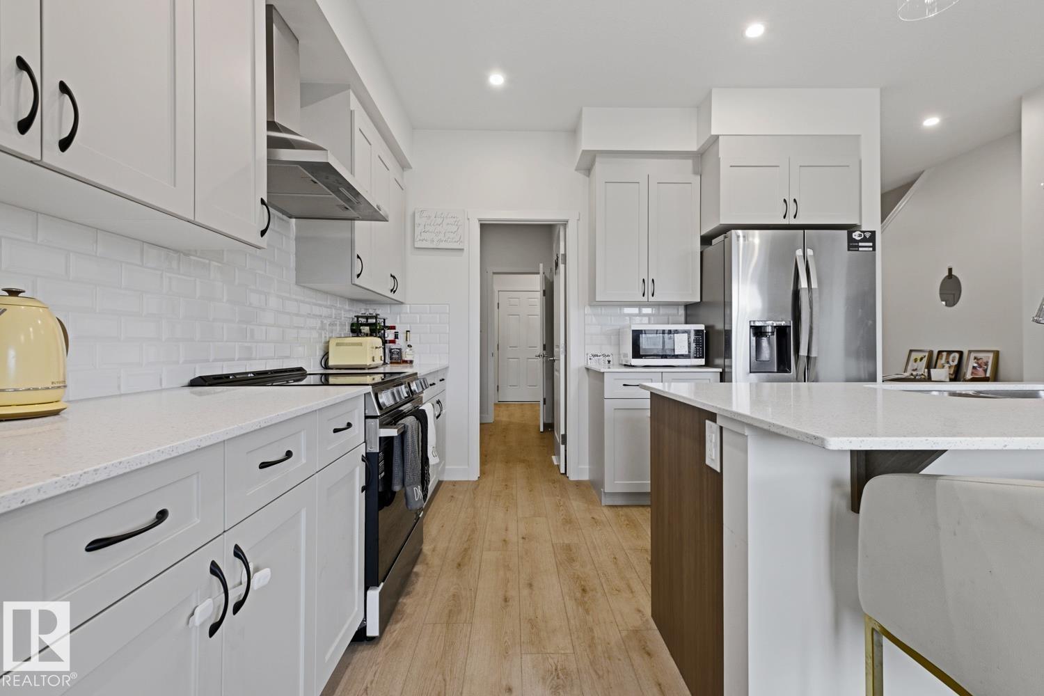22916 82 Ave NW - 9
