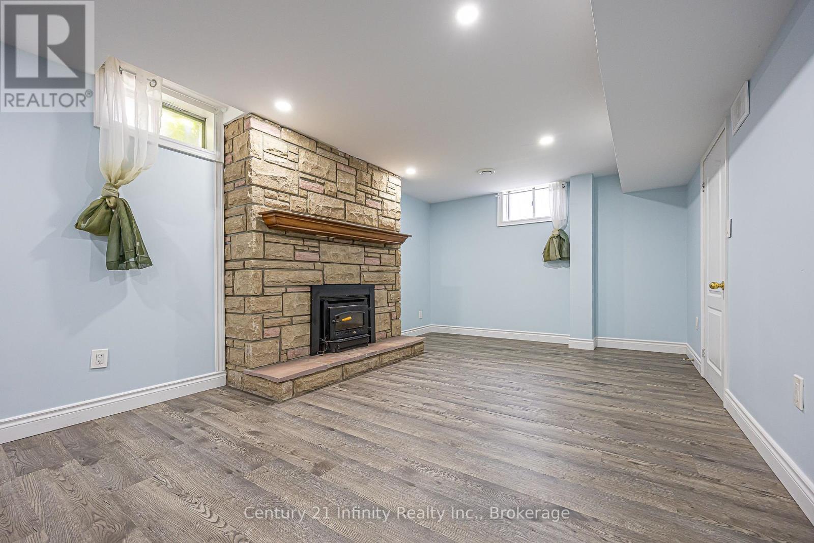 56 BUSHFORD STREET - 31