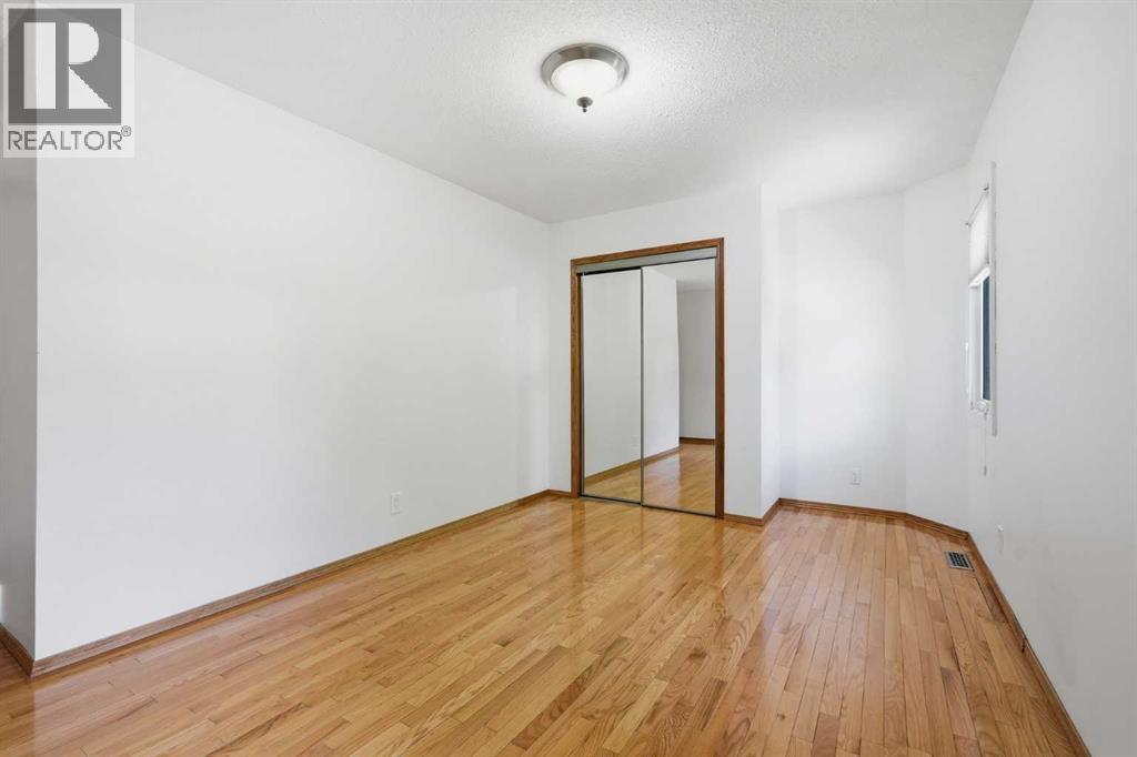 4205 16 Street SW - 19