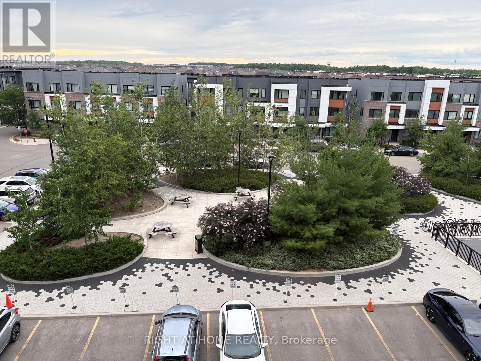 #405 128 GROVEWOOD COMMON - 21