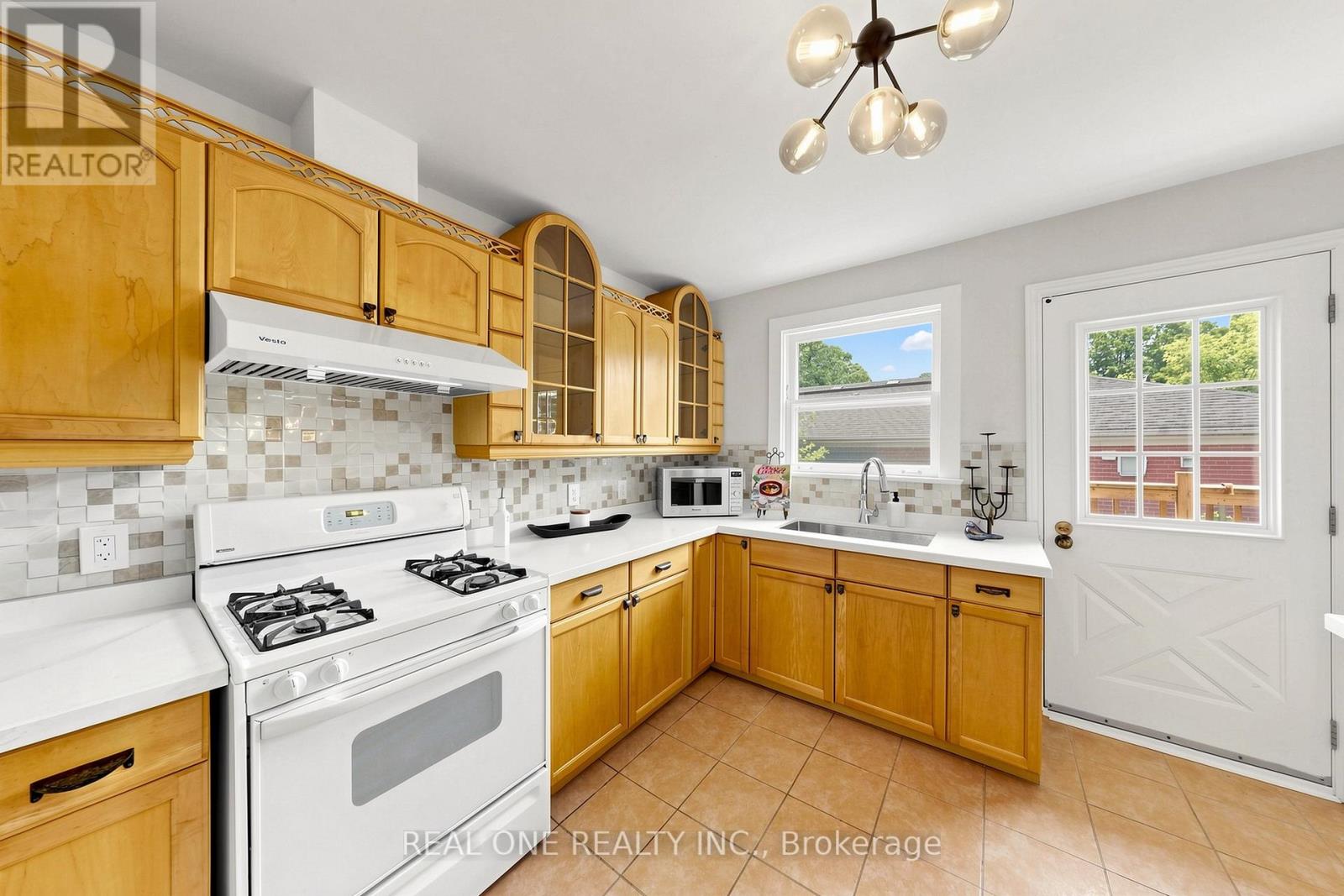 49 BAYVIEW PARKWAY - 16