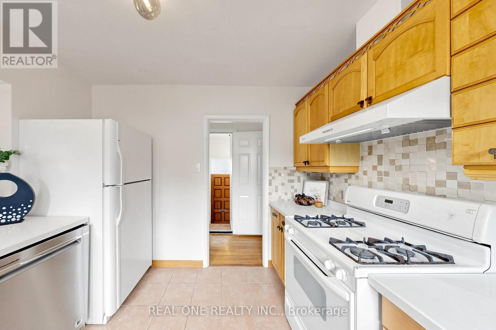 49 BAYVIEW PARKWAY - 18
