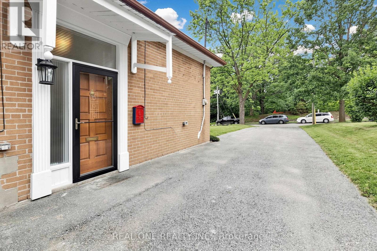 49 BAYVIEW PARKWAY - 4