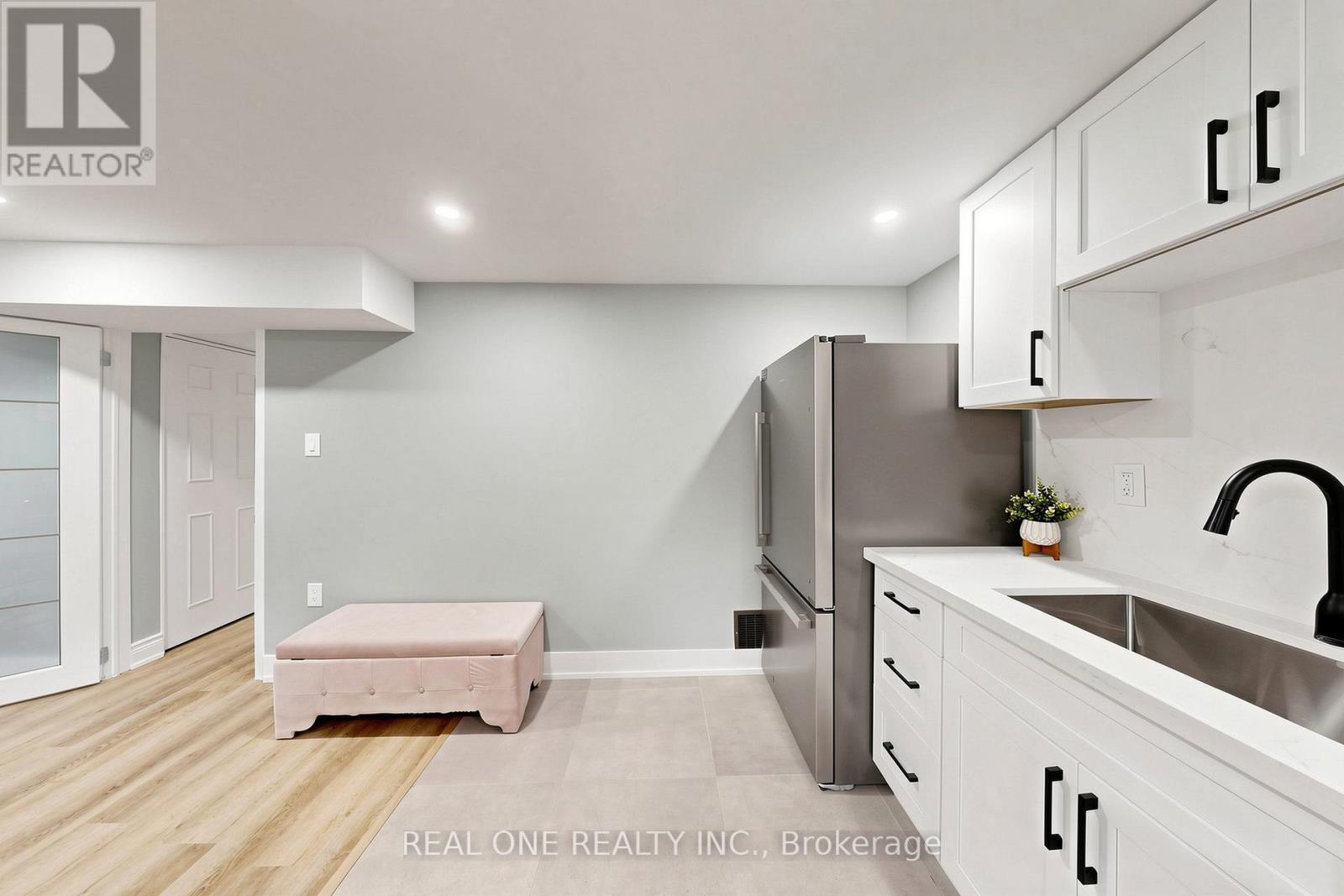 49 BAYVIEW PARKWAY - 41
