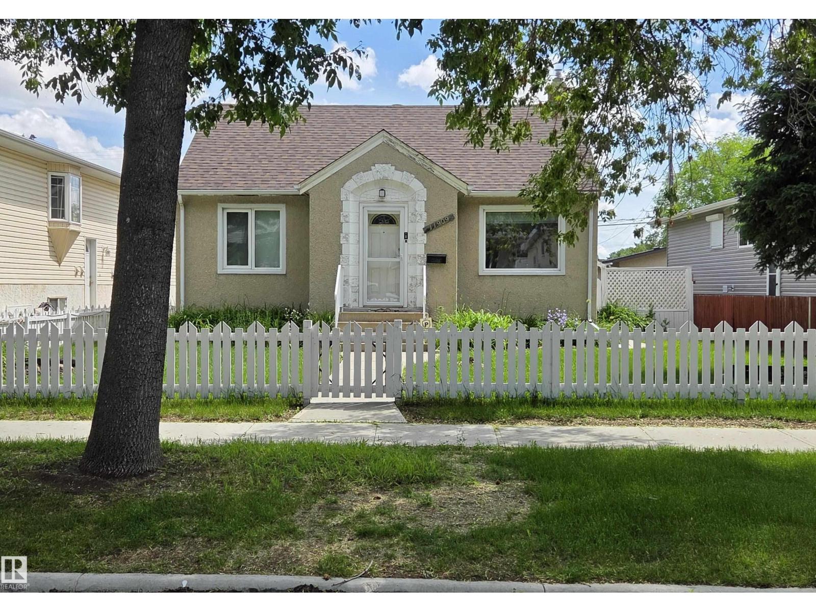 11909 83 ST NW - 1