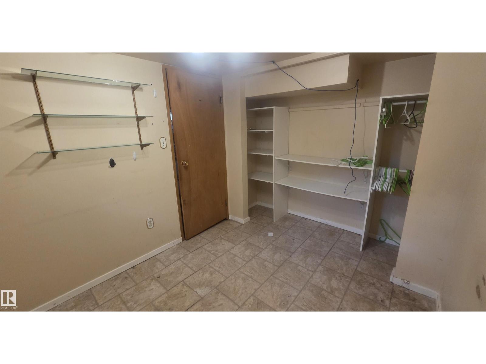 11909 83 ST NW - 21