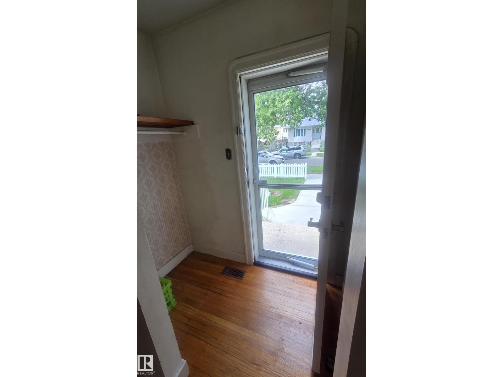 11909 83 ST NW - 22