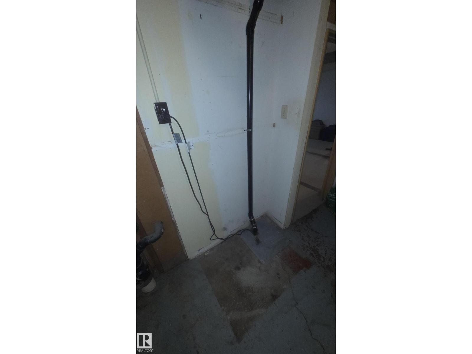 11909 83 ST NW - 28
